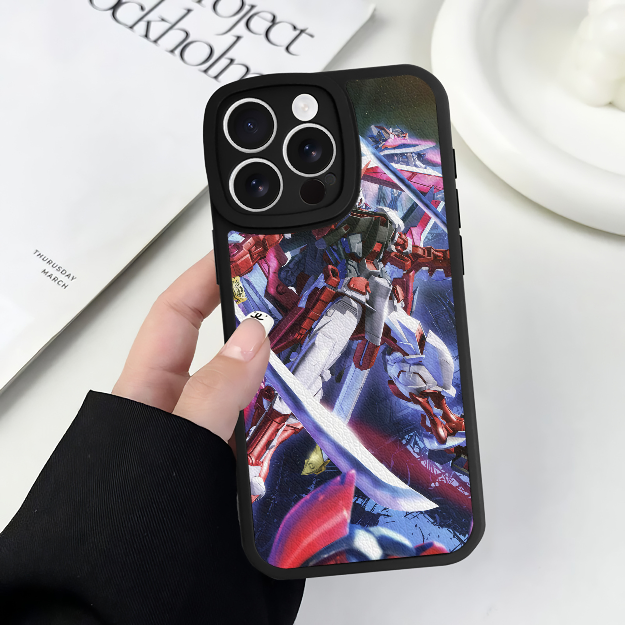 （画像用） 機動戦士ガンダム Mobile Suit Gundam 【iPhone 16シリーズ対応】シリコンスマホケース（レザー調） 材質：シリコン